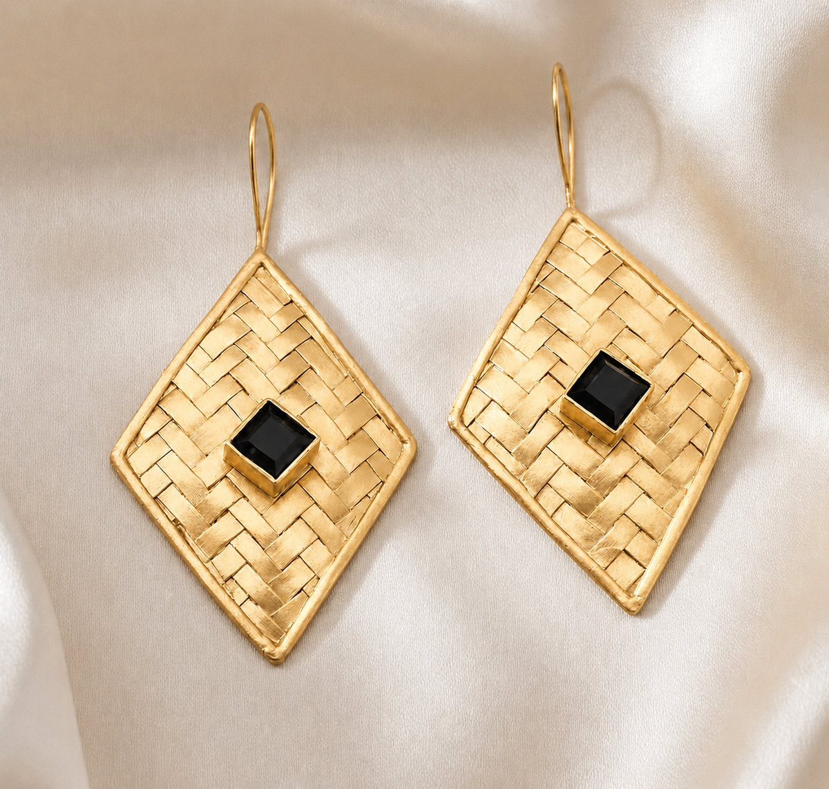 Ibiza Noir Black Onyx & Textured Gold Jewelry Set